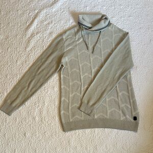 Elegant Turtleneck Sweater in Light Gray